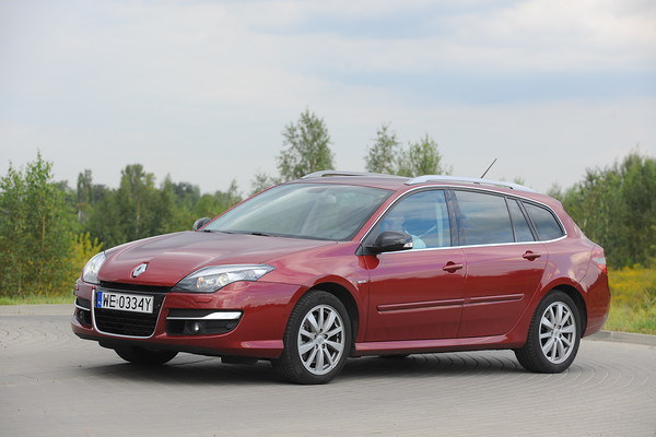 Peugeot 508 SW (2011), Renault Laguna Grandtour III (2007