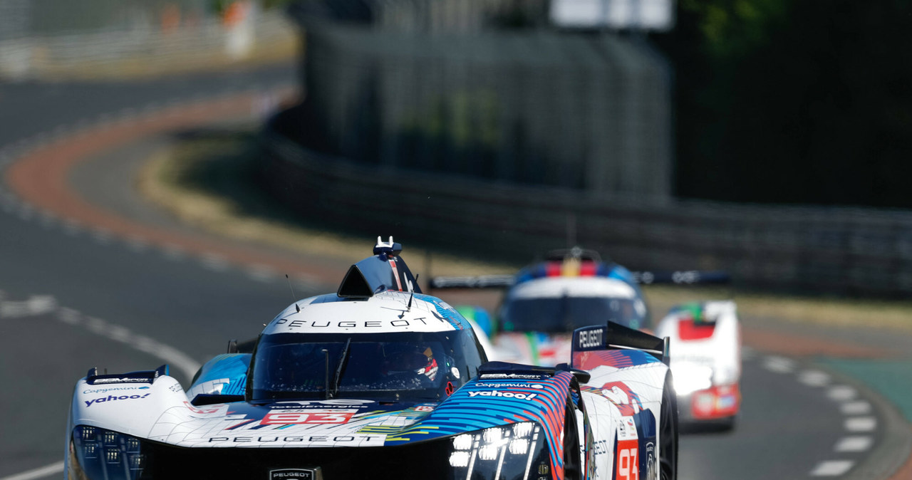 Peugeot 9X8 na prowadzeniu, podczas tegorocznego Le Mans /East News