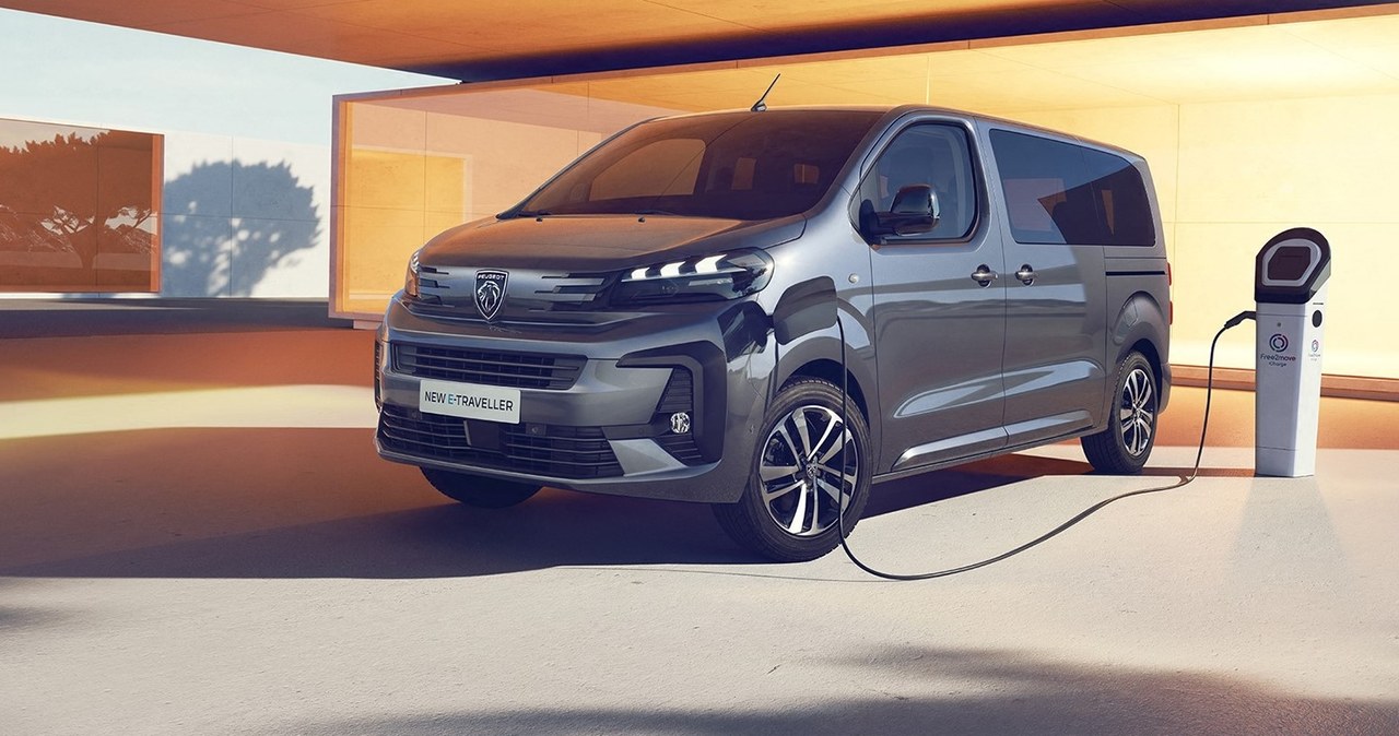 Peugeot e-Traveller przeszedł lifting. /materiały prasowe