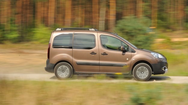 Peugeot Partner Tepee 1.6 e-HDi Outdoor nie lubi dziurawych dróg. /Motor