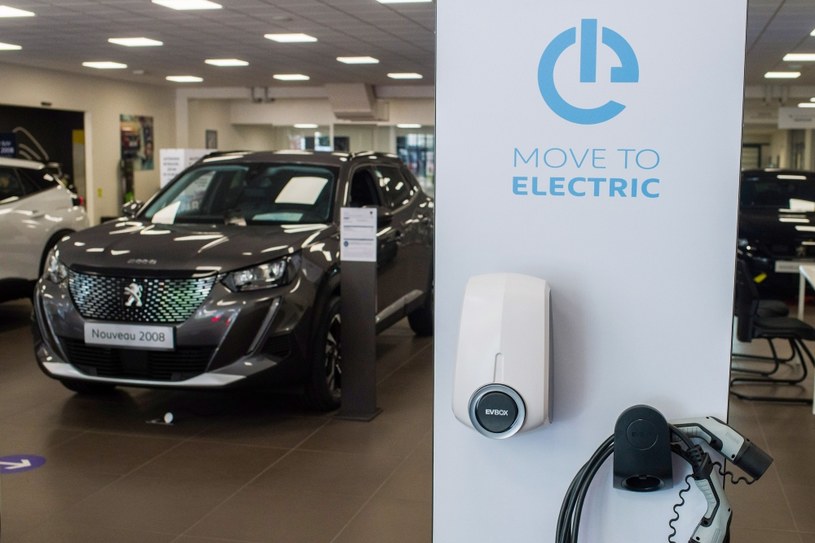 Peugeot zamierza produkować wyłącznie auta elektryczne /Getty Images