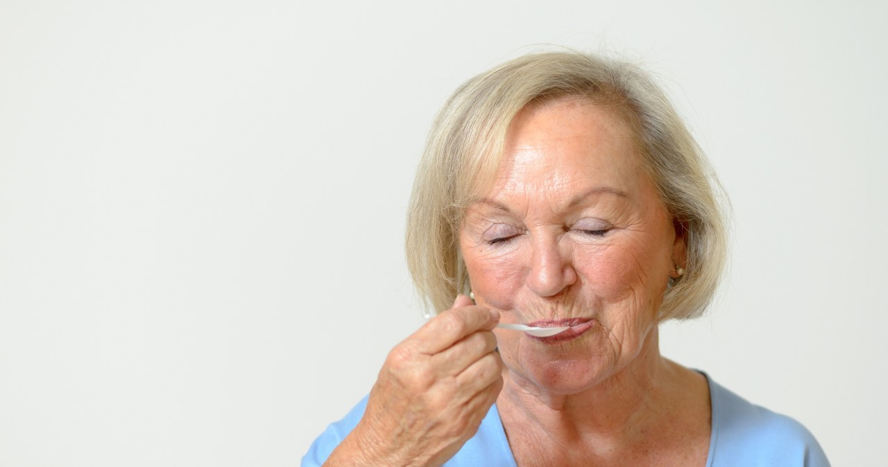 Pewien olej ma wiele właściwości zdrowotnych. Seniorzy powinni pić go codziennie. /123RF/Picsel, 123RF/Picsel /Pixel