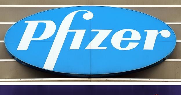 Pfizeer chce przejąć spółkę AstraZeneca /AFP