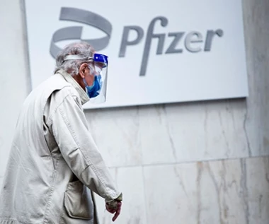 Pfizer bije rekordy. W 2022 r. 100 mld dolarów przychodów. Głównie dzięki lekom przeciwko COVID-19