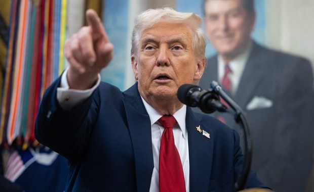 Pfizer poszedł na układ z Donaldem Trumpem