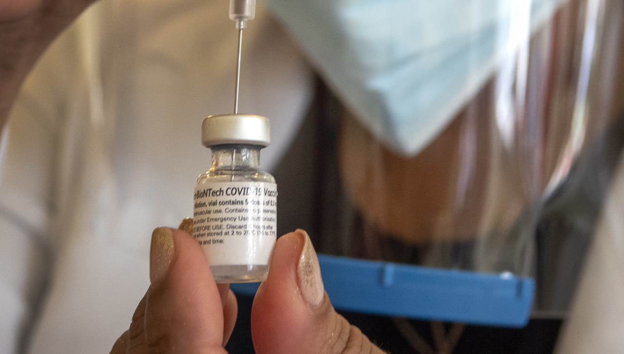 Pfizer tymczasowo zmniejsza dostawy szczepionek dla Europy