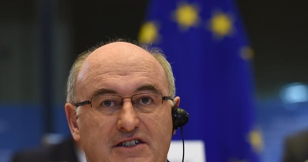 Phil Hogan, unijny komisarz ds. rolnictwa /AFP