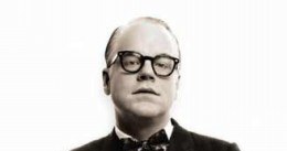 Philip Seymour Hoffman na pewno powalczy o Oscara za tytułową rolę w filmie "Capote" /