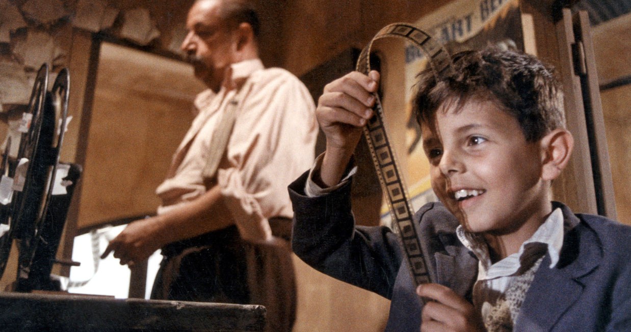Philippe Noiret i Salvatore Cascio w filmie "Cinema Paradiso" (1988) /materiały prasowe