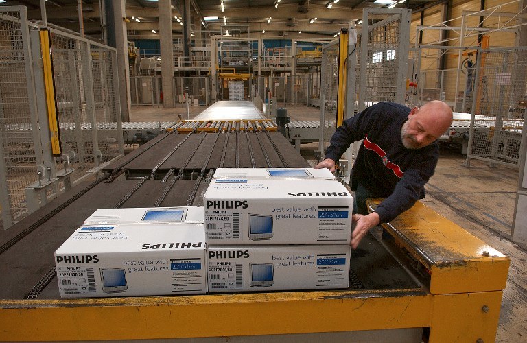 Philips zdecydował się na ograniczenie obsługiwanych branż do zdrowotnej, produkcji żarówek i sprzętu AGD /AFP