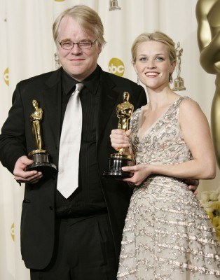Phillip Seymour Hoffman i Reese Witherspoon z Oscarami /AFP