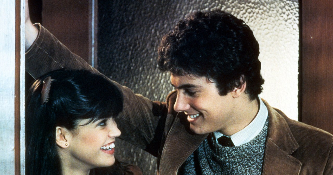 Phoebe Cates i Zach Galligan w filmie "Gremliny rozrabiają" (1984) /WARNER BROTHERS /Getty Images