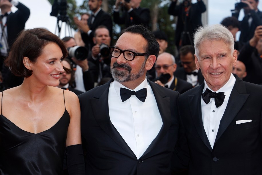 Phoebe Waller-Bridge, James Mangold i Harrison Ford /GUILLAUME HORCAJUELO  /PAP/EPA
