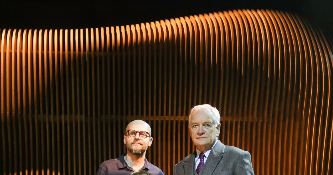 Pianistka Adela Schimscheiner (C), aktor Andrzej Seweryn (P) i reżyser Iwan Wyrypajew (L) podczas próby medialnej spektaklu "Dziennik czeczeński Poliny Żerebcowej" /Paweł Supernak /PAP