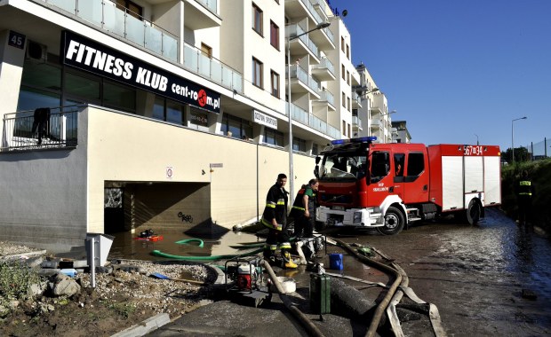 Piaseczno wypompowuje wodę i ocenia zniszczenia