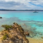 sardynia Piasek, kamyki i muszle zabrane przez turystów wróciły na plaże Sardynii