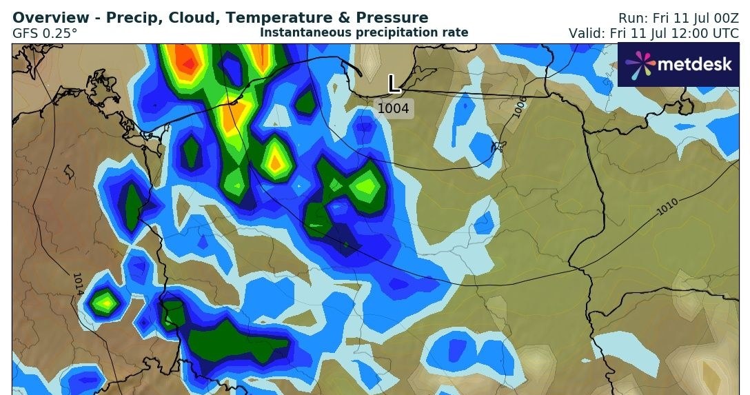Piątek będzie pochmurny i deszczowy w niemal całym kraju, a szczególnie na północy. Nad morzem powieje też silny wiatr /wxcharts /