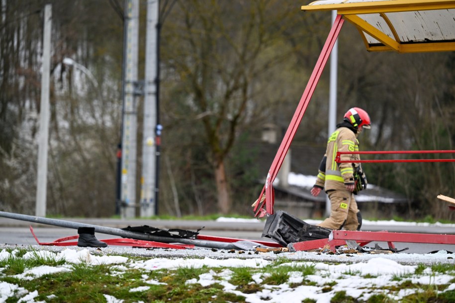 Piątkowy wypadek na ulicy Słowackiego w Przemyślu /Darek Delmanowicz /PAP