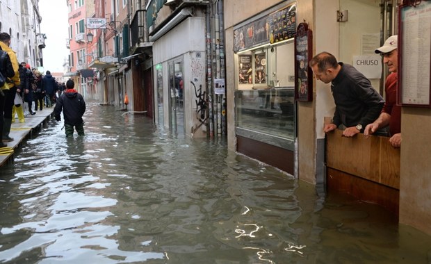 Piąty dzień z rzędu Wenecja walczy ze skutkami powodzi
