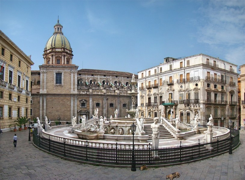 Piazza Pretoria, Palermo /Tango7174/CC BY-SA 4.0 DEED (https://creativecommons.org/licenses/by-sa/4.0/) /Wikimedia
