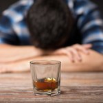 Picie alkoholu zwiększa ryzyko zachorowania na raka przełyku