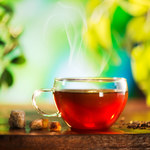 Picie gorącej herbaty sprzyja rozwojowi choroby