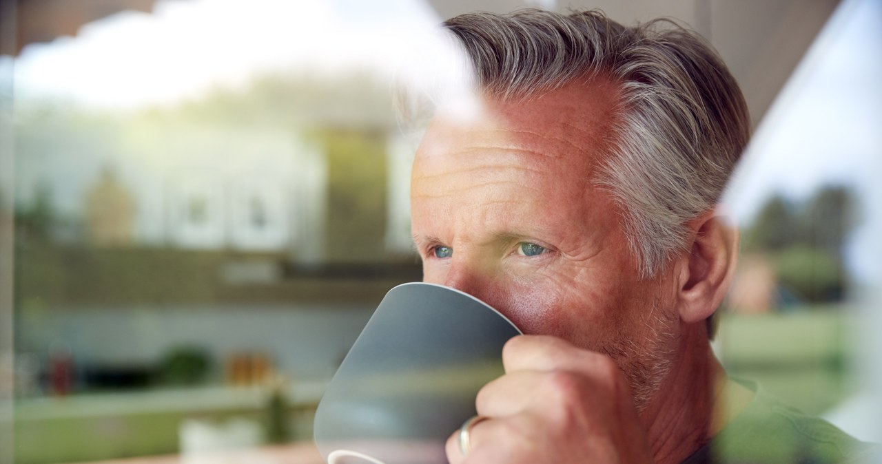 Picie kawy może obniżyć ryzyko choroby Alzheimera - twierdzą naukowcy /123RF/PICSEL