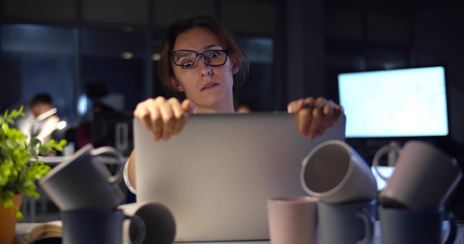 Do czego prowadzi nocna kawa? Uważaj...