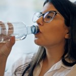 Picie z plastiku niebezpieczne dla zdrowia? Badaczka alarmuje