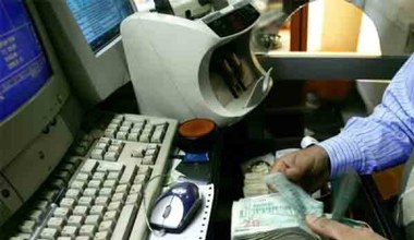 Pięć banków przyjmie gotówkę