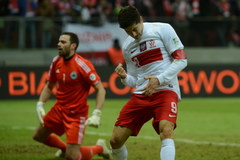 Pięć goli Polaków w meczu z San Marino. Lewandowski trafił dwie bramki z rzutów karnych
