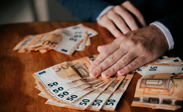 Pięć milionów euro w samolocie, którym podróżowała żona obalonego prezydenta