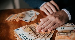 Pięć milionów euro w samolocie, którym podróżowała żona obalonego prezydenta