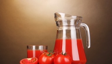 Pięć powodów, by zacząć pić sok pomidorowy. Dobra już jedna szklanka