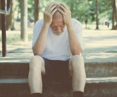 Pięć rzeczy, które robią osoby chore na alzheimera. Jak sobie radzić z trudnymi zachowaniami? 