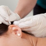 Pięć ziołowych środków na infekcje uszu