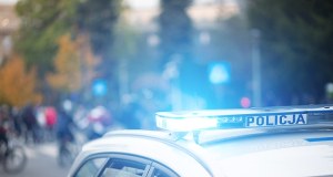 Pięciolatka wypadła z czwartego piętra, ojciec pijany. Są zarzuty dla mężczyzny