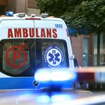 Pięciolatka wypadła z okna. Dziecko było samo w mieszkaniu