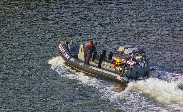 Pięcioro dzieci uwięzionych przez przypływ. Dramatyczna akcja ratunkowa na plaży