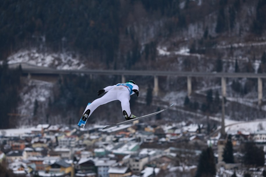 Pięciu Polaków w kolejnym konkursie TCS - na zdjęciu Anze Lanisek ze Słowenii /ANNA SZILAGYI /PAP/EPA