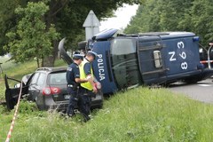 Pięciu policjantów rannych w wypadku 