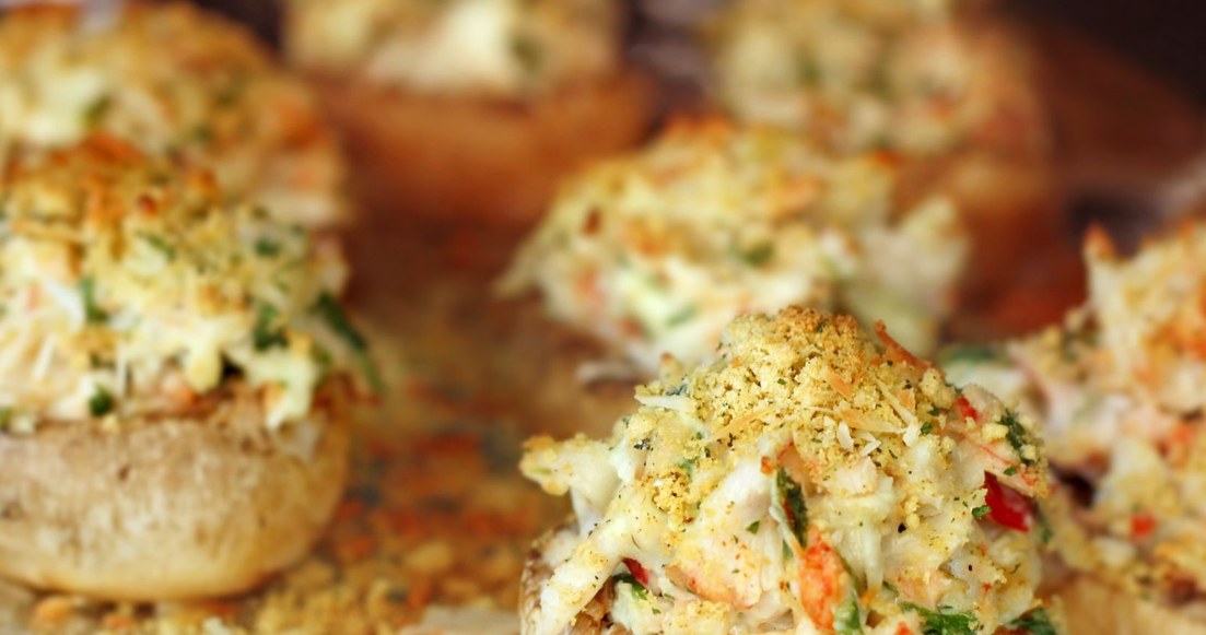 Pieczarki z tym farszem sprawdzą się na imprezie /crisserbug /123RF/PICSEL