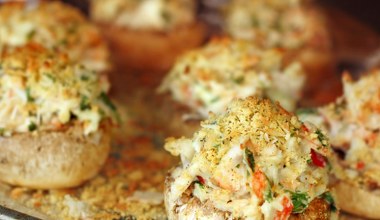 Pieczarki z tym farszem znikną ze stołu w kilka minut. Zdążysz zrobić na sylwestra