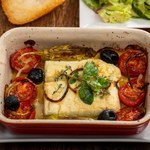 Pieczona feta z warzywami. Idealny dodatek do ziemniaków i mięs z grilla