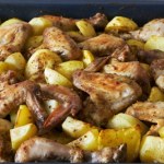 Pieczone skrzydełka na obiad. Sekretem smaku jest pyszna marynata