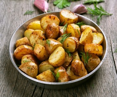 Pieczone ziemniaki z koperkiem 
