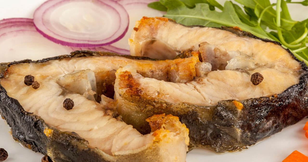 Pieczonego jesiotra na wigilię robi się bez większego wysiłku /Dmitrii Krashenitsa /Canva Pro