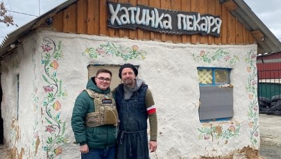 Piekarz z Polski wyjechał do Buczy i rozdaje chleb