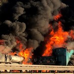 "Piekło" na autostradzie. Ciężarówka uderzyła w pojazdy amerykańskiej armii 