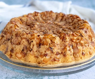 Piękne ciasto z orzechami. To gwarancja dobrego smaku na świątecznym stole